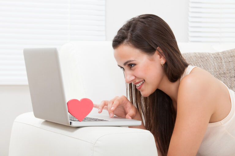 How to Transition From Online Dating into Face-to-Face Encounters